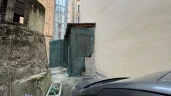 Нежилое здание площадью 8 кв. м, расположенное на земельном участке площадью 8 кв. м на Можайской улице